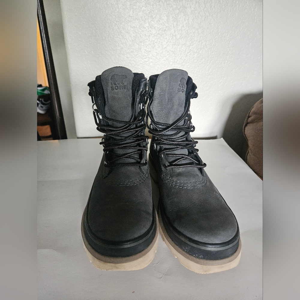 Sore Caribou  Sreet Men's  gray Boots Sizes 9.5 New Outside Box